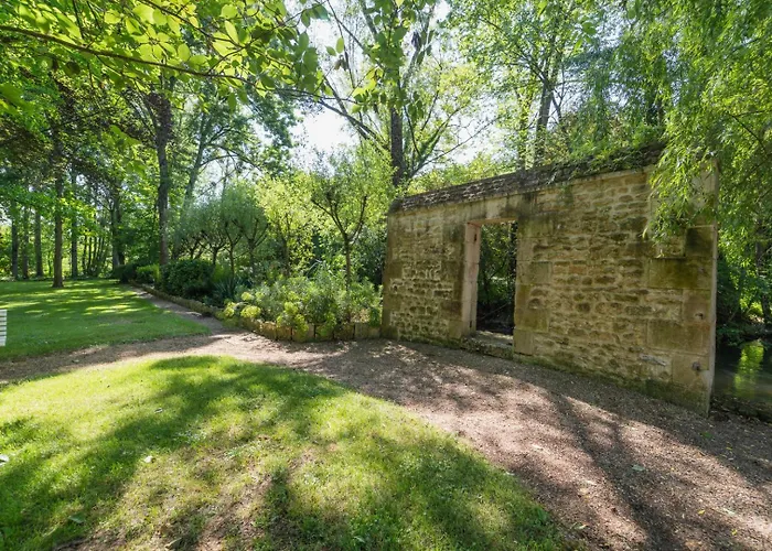 Le Moulin De Giroir بيت للعطل