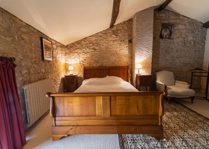 Le Moulin De Giroir بيت للعطل