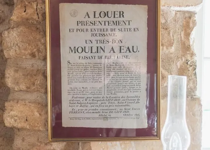 Le Moulin De Giroir بيت للعطل *
