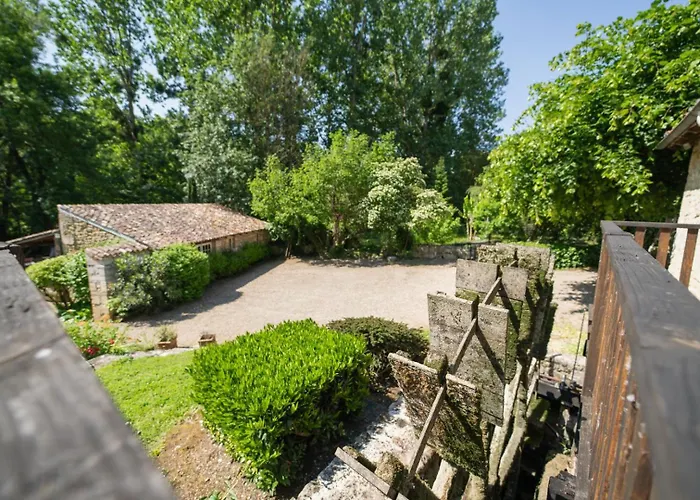 Le Moulin De Giroir بيت للعطل *