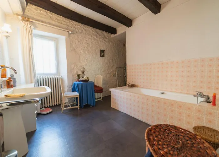 Le Moulin De Giroir بيت للعطل