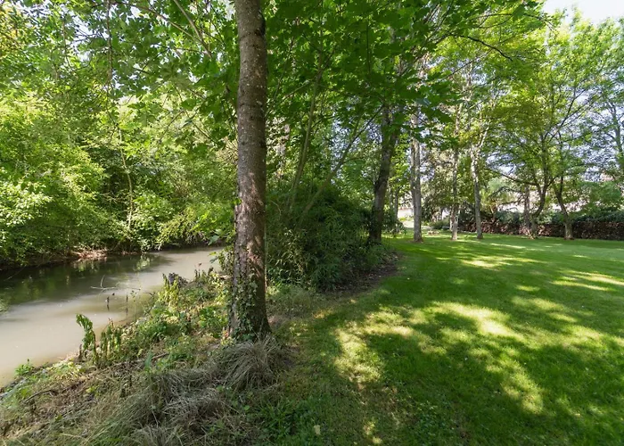 Le Moulin De Giroir بيت للعطل *