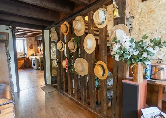 Le Moulin De Giroir بيت للعطل